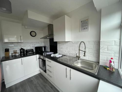 Duplicate Redcroft-3 Bdrm Sleeps 5 Quiet Residental Area near Newcastle Airport Duplicate Redcroft-3 Bdrm Sleeps 5 Quiet Residental Area near Newcastle Airport