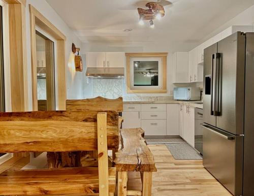 San Adaleida Lake House with Private Hot Tub Outdoor Shower Kayaks in Saint Peter's (NS) San Adaleida Lake House with Private Hot Tub Outdoor Shower Kayaks in Saint Peter's (NS)