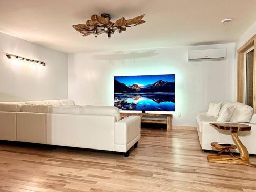 San Adaleida Lake House with Private Hot Tub Outdoor Shower Kayaks in Saint Peter's (NS) San Adaleida Lake House with Private Hot Tub Outdoor Shower Kayaks in Saint Peter's (NS)