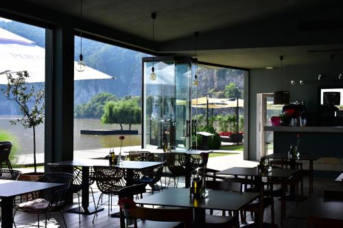 Pensiunea SEPTEMBRIE in Eselnita Pensiunea SEPTEMBRIE in Eselnita