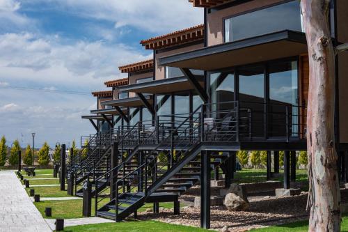 Hacienda Los Picachos in คาร์ดินส์ เดล โบสเก Hacienda Los Picachos in คาร์ดินส์ เดล โบสเก