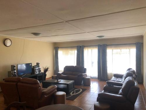 Mabwe Guest House '5km from Great Zim Ruins' in Masvingo Mabwe Guest House '5km from Great Zim Ruins' in Masvingo
