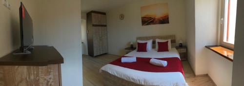 Romantic Hotel Centar Omisalj in Омішаль Romantic Hotel Centar Omisalj in Омішаль