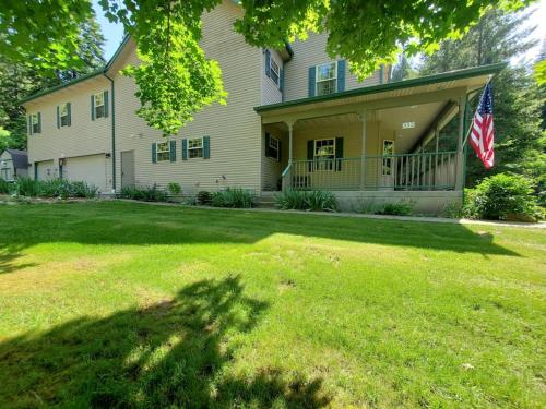 Ahrs Creek Retreat In the Timber in St Maries (ID) Ahrs Creek Retreat In the Timber in St Maries (ID)