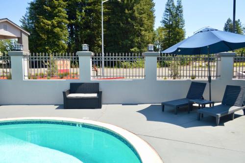 Swimming pool, Fairview Inn & Suites in Healdsburg (CA) Swimming pool, Fairview Inn & Suites in Healdsburg (CA)