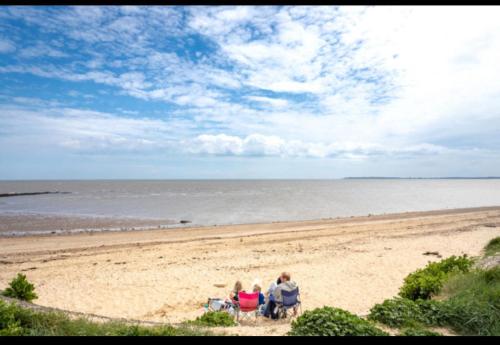 Modern & Blissful Beach Park Holiday Home in Dovercourt, Essex, in 哈里奇 Modern & Blissful Beach Park Holiday Home in Dovercourt, Essex, in 哈里奇