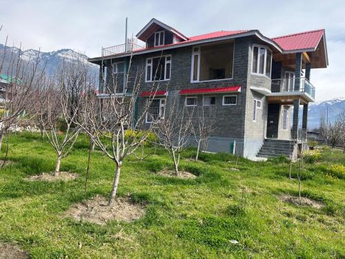 BnBBuddy Luxury Heritage Villa in Shirar Kullu Manali in Bran BnBBuddy Luxury Heritage Villa in Shirar Kullu Manali in Bran