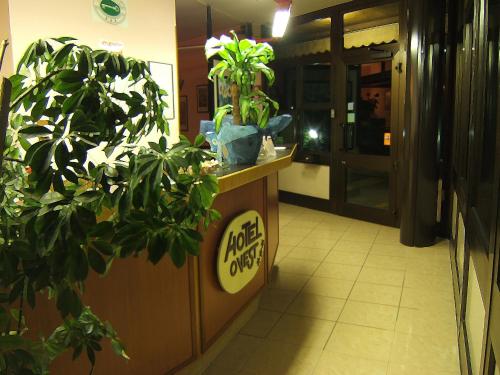Lobby, Hotel Motel Ovest in Vittuone Lobby, Hotel Motel Ovest in Vittuone