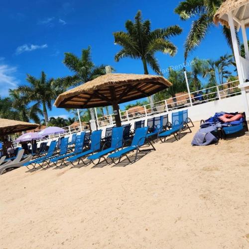 VaeTropicalParadise Free Beach & Pool Access in Discovery Bay VaeTropicalParadise Free Beach & Pool Access in Discovery Bay