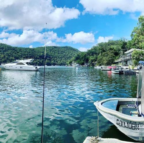 NINE at Berowra Waters, luxury waterfront with hot tub in Berowra NINE at Berowra Waters, luxury waterfront with hot tub in Berowra