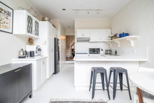 Facilities, Ideal Location 3 bdr Paddo Terrace Parking & Pets in Paddington Facilities, Ideal Location 3 bdr Paddo Terrace Parking & Pets in Paddington