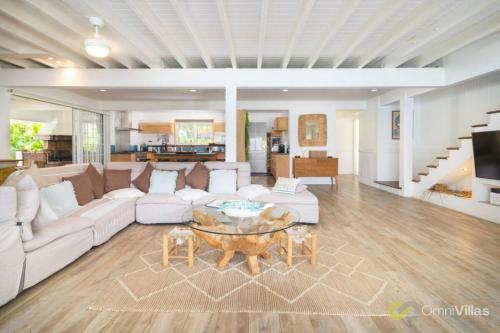 Luxurious 4BR Villa in Farehau Luxurious 4BR Villa in Farehau