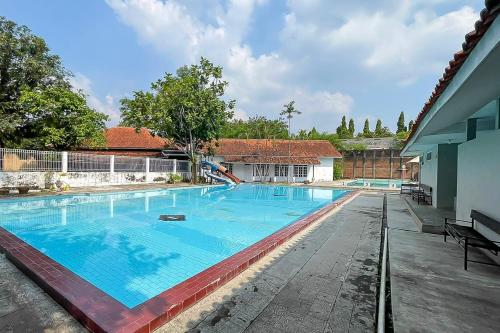 Swimming pool, RedDoorz Plus @ Hotel Putrajaya in Majalengka Swimming pool, RedDoorz Plus @ Hotel Putrajaya in Majalengka