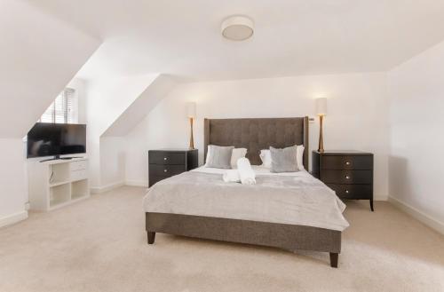 Mount Vale 4 bedroom Luxury Home & Free Parking