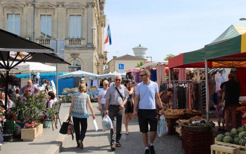Attractions, Maison charmante avec jardin in Coutras Attractions, Maison charmante avec jardin in Coutras