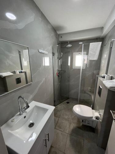 Bathroom, Seashell Hotel in Haifa Bathroom, Seashell Hotel in Haifa
