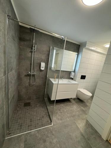 Fürdőszoba, Charming 3-Bedroom Apartment in the Heart of Kristiansund in Kristiansund Fürdőszoba, Charming 3-Bedroom Apartment in the Heart of Kristiansund in Kristiansund