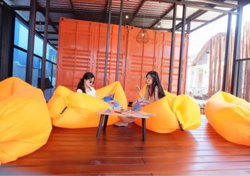 balkon/terras, Ubox samui hostel Chaweng Beach in Koh Samui balkon/terras, Ubox samui hostel Chaweng Beach in Koh Samui