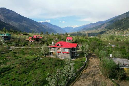 BnBBuddy Luxury Heritage Villa in Shirar Kullu Manali in Bran BnBBuddy Luxury Heritage Villa in Shirar Kullu Manali in Bran