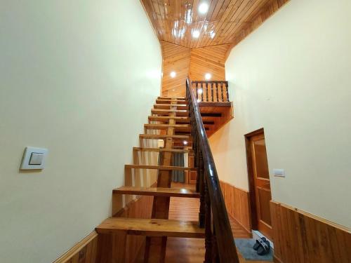 BnBBuddy Luxury Heritage Villa in Shirar Kullu Manali in Bran BnBBuddy Luxury Heritage Villa in Shirar Kullu Manali in Bran