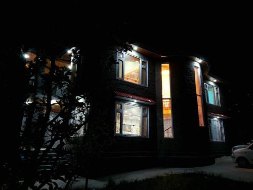 BnBBuddy Luxury Heritage Villa in Shirar Kullu Manali in Bran BnBBuddy Luxury Heritage Villa in Shirar Kullu Manali in Bran