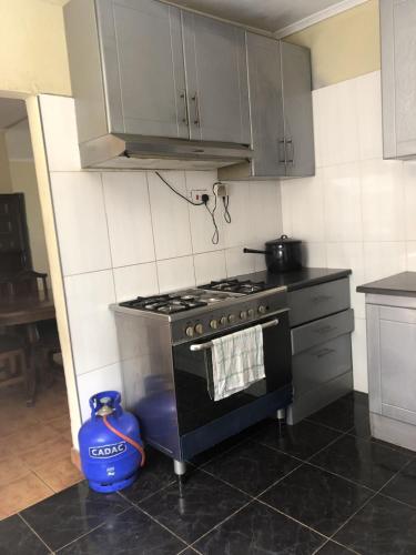 Kitchen, Mabwe Guest House '5km from Great Zim Ruins' in Masvingo Kitchen, Mabwe Guest House '5km from Great Zim Ruins' in Masvingo