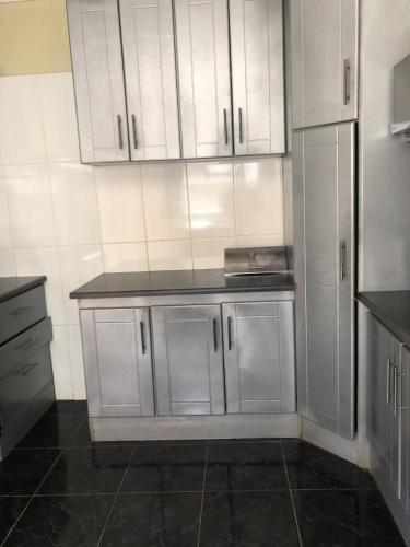 Kitchen, Mabwe Guest House '5km from Great Zim Ruins' in Masvingo Kitchen, Mabwe Guest House '5km from Great Zim Ruins' in Masvingo