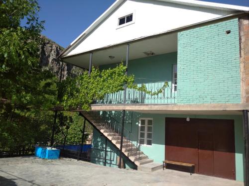 Vista exterior, ТИФАНИ -1 этаж дома с бассейном (ТИФАНИ -1 этаж дома с бассеином) in Arzakan Vista exterior, ТИФАНИ -1 этаж дома с бассейном (ТИФАНИ -1 этаж дома с бассеином) in Arzakan