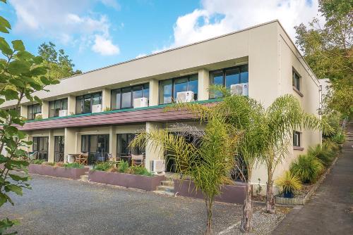 Exterior view, Paihia Pacific Resort Hotel in Bay of Islands Exterior view, Paihia Pacific Resort Hotel in Bay of Islands
