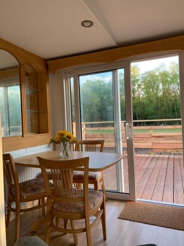 Erkély/terasz, Postwood Gardens Country Cabins in Kentisbeare Erkély/terasz, Postwood Gardens Country Cabins in Kentisbeare