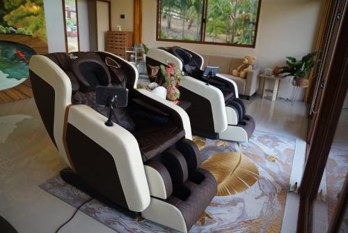 Spa, Leah's Crestview Farm Resort in Toledo City Spa, Leah's Crestview Farm Resort in Toledo City
