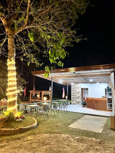 Restaurant, Leah's Crestview Farm Resort in Toledo City Restaurant, Leah's Crestview Farm Resort in Toledo City