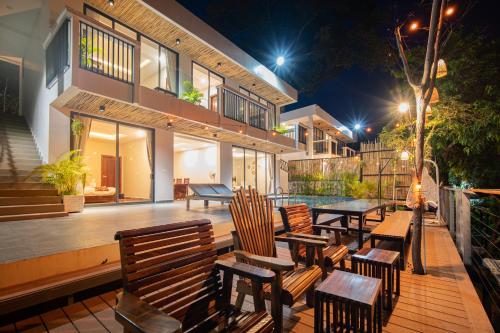 Balcony/terrace, Ban Ban Resort TeukChhou near Popokvil Waterfall Balcony/terrace, Ban Ban Resort TeukChhou near Popokvil Waterfall