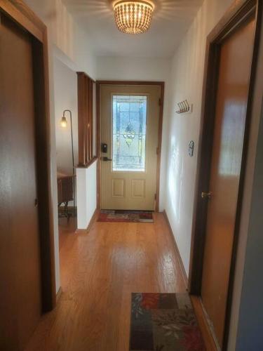 Nautical Splash Pad Spacious 3bdrm Cedar Hot tub Wifi Hulu DisneyPlus Coffee Espresso Bar in 威斯康星州拉辛 (WI) Nautical Splash Pad Spacious 3bdrm Cedar Hot tub Wifi Hulu DisneyPlus Coffee Espresso Bar in 威斯康星州拉辛 (WI)