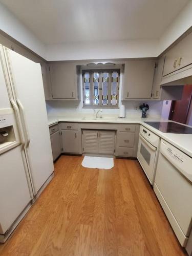 Nautical Splash Pad Spacious 3bdrm Cedar Hot tub Wifi Hulu DisneyPlus Coffee Espresso Bar in 威斯康星州拉辛 (WI) Nautical Splash Pad Spacious 3bdrm Cedar Hot tub Wifi Hulu DisneyPlus Coffee Espresso Bar in 威斯康星州拉辛 (WI)