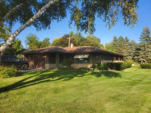 Nautical Splash Pad Spacious 3bdrm Cedar Hot tub Wifi Hulu DisneyPlus Coffee Espresso Bar in 威斯康星州拉辛 (WI) Nautical Splash Pad Spacious 3bdrm Cedar Hot tub Wifi Hulu DisneyPlus Coffee Espresso Bar in 威斯康星州拉辛 (WI)