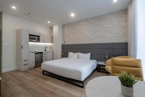 Travelodge by Wyndham Montreal Centre in Montreal (QC) Travelodge by Wyndham Montreal Centre in Montreal (QC)