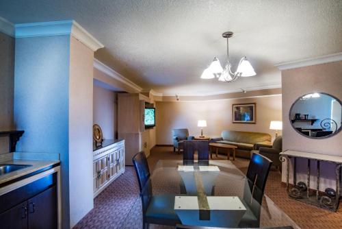 Facilities, The STRAT Hotel, Casino & Tower in Las Vegas (NV) Facilities, The STRAT Hotel, Casino & Tower in Las Vegas (NV)