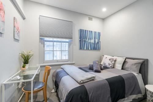 Chic Double Room - AC - Next to Central Station - Nearby CBD USYD UTS Top Viewed Bistros - Shared Ba in Central Chic Double Room - AC - Next to Central Station - Nearby CBD USYD UTS Top Viewed Bistros - Shared Ba in Central