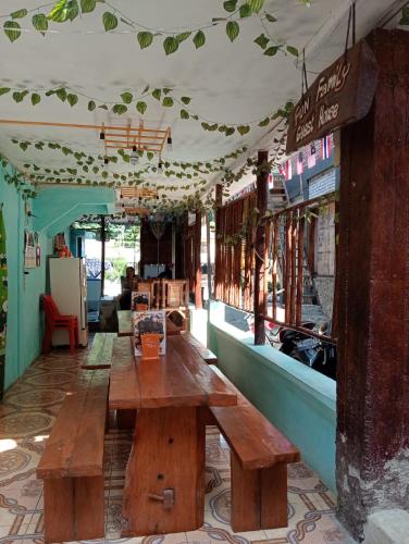 Fun Family Guest House n Jungle Tour in Bukit Lawang Fun Family Guest House n Jungle Tour in Bukit Lawang