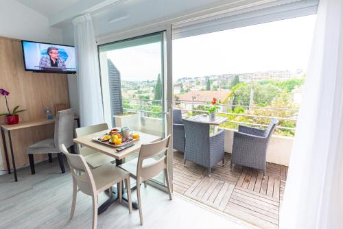 شرفة/ تراس, Zenitude Hotel-Residences Le Cannet in لو كانيه شرفة/ تراس, Zenitude Hotel-Residences Le Cannet in لو كانيه