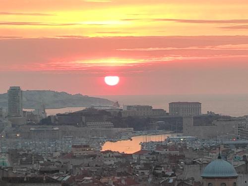 Loft terrasse vue mer au coeur de Marseille