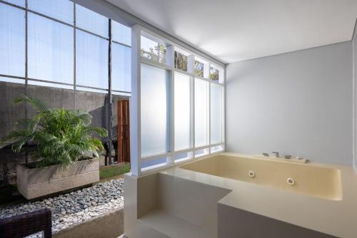 阳台/露台, 沙努尔度假村瓦图金巴尔 (Sanur Resort Watujimbar) in 沙努尔 阳台/露台, 沙努尔度假村瓦图金巴尔 (Sanur Resort Watujimbar) in 沙努尔