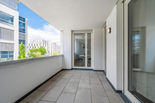 Erkély/terasz, EXQUIS 2BR Design Apartment LOUIS I Parking I Balcony I Mercedes-Benz I Family-friendly in Boblingen Városközpont Erkély/terasz, EXQUIS 2BR Design Apartment LOUIS I Parking I Balcony I Mercedes-Benz I Family-friendly in Boblingen Városközpont