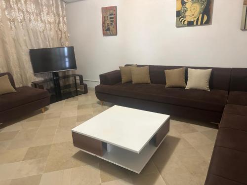 Superbe duplex avec jardin in ไอน์ซากูอัน Superbe duplex avec jardin in ไอน์ซากูอัน