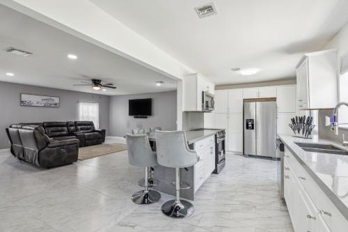 Facilities, Spacious 3BR Villa in Miami with Fenced Backyard in Palmetto Estates Facilities, Spacious 3BR Villa in Miami with Fenced Backyard in Palmetto Estates