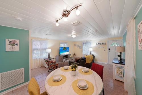 Miami Cottage By Pmi in South Miami Miami Cottage By Pmi in South Miami