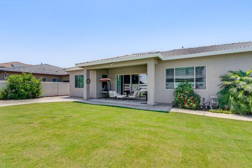 Beautiful Bakersfield Home about 8 Mi to Downtown! in นอร์ทเบเคอร์สฟิลด์ Beautiful Bakersfield Home about 8 Mi to Downtown! in นอร์ทเบเคอร์สฟิลด์