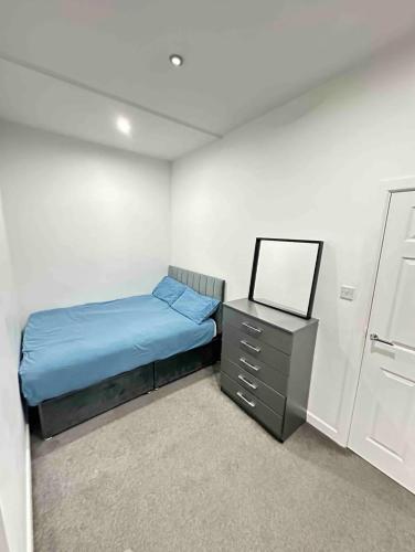 Apartment in bham city centre, free parking sleeps 3