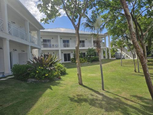 Kert, Sea Mist 307 in Grand Cayman Kert, Sea Mist 307 in Grand Cayman